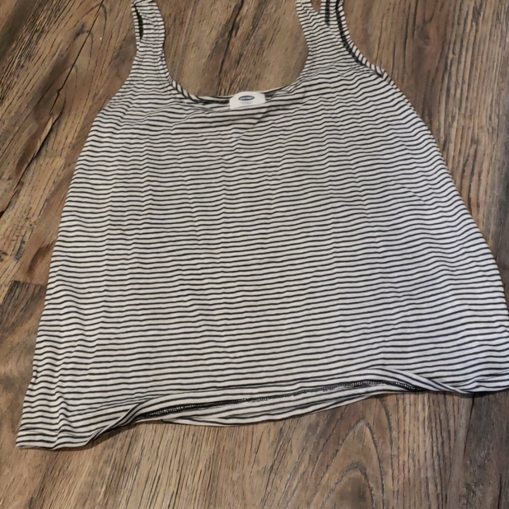 Old navy black and white crop top tank